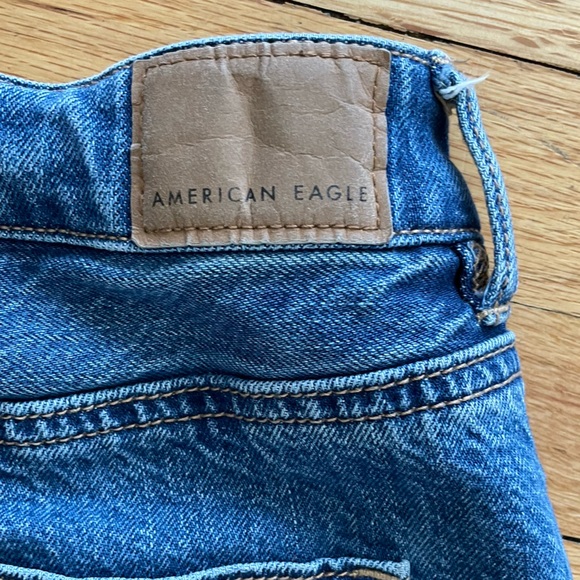 American Eagle High rise jeans size 8, like new condition - Picture 4 of 5